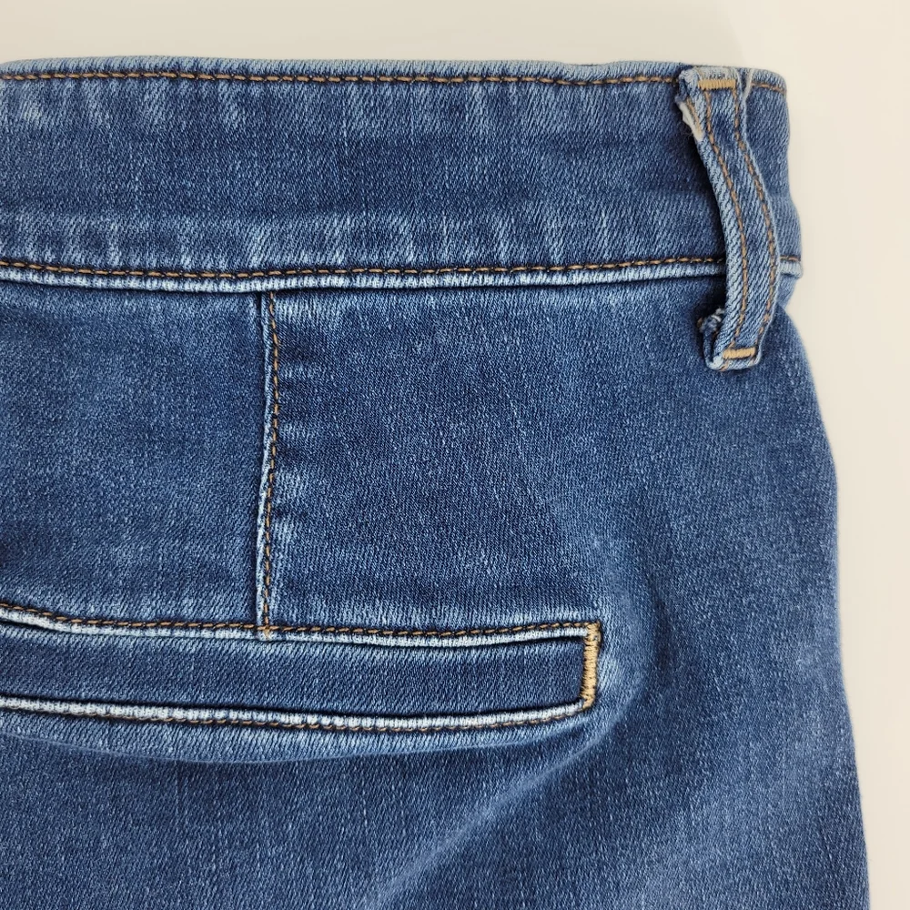 Express Jean Shorts Size 6 Pleated Cuffed Hem Stretch Denim Shortie Hi Rise